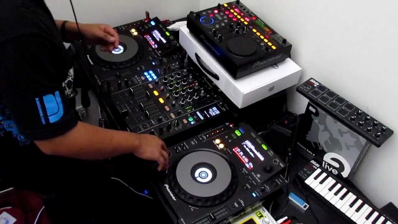 bedroom-DJ